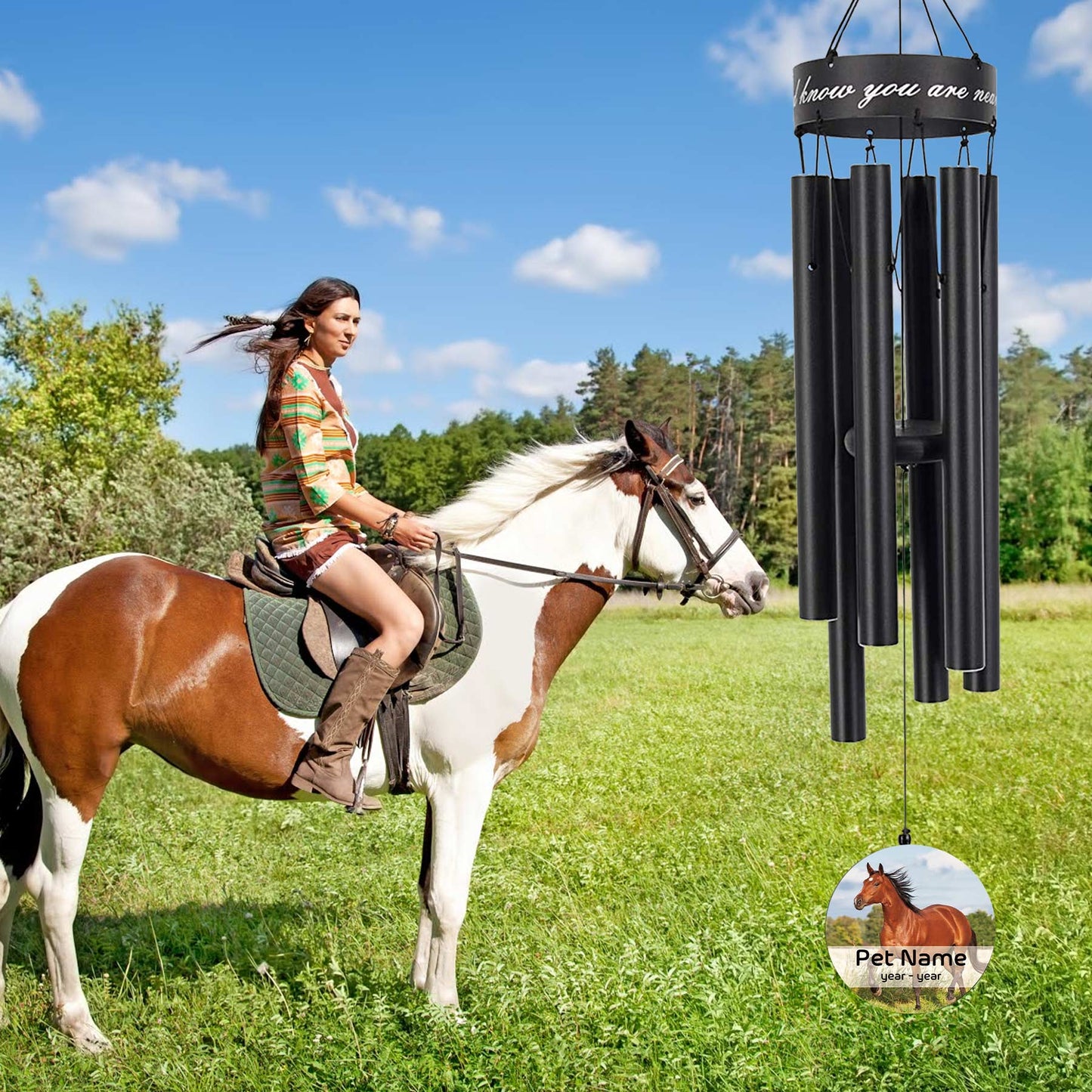 A souvenir prepared for the owner of the lost horse, a custom-made horse photo wind chime